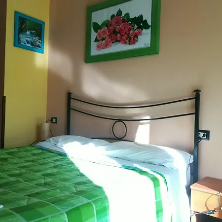 Complesso Turistico Aurora - & לינה וארוחת בוקר Poggio Picenze